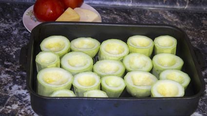 кабачки в духовке с фаршем с сыром