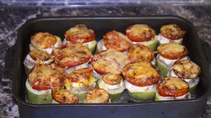 кабачки в духовке с фаршем с сыром