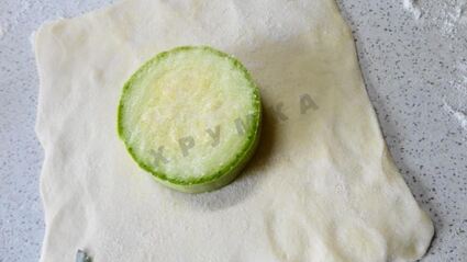 кабачки в слоеном тесте запеченные