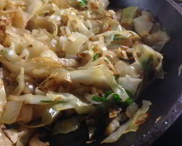 Капуста жареная с грибами