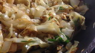 Капуста жареная с грибами