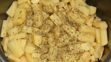 картофель с тушеной говядиной в мультиварке