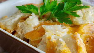 Картофель запеченный с сыром и чесноком