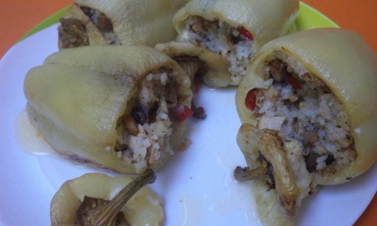 Рецепт перца, фаршированного рисом, курицей и перчиком чили