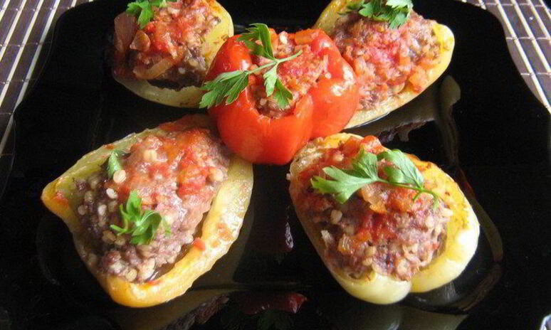 Рецепт половинок перцев, фаршированных булгуром и мясом