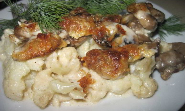 Рецепт цветной капусты с грибами в сливочно-сырном соусе