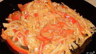 Тушеная капуста с болгарским перцем