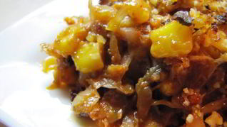 Тушеная капуста с кукурузой, курагой, черносливом