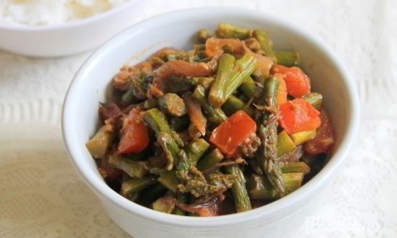 Рецепт тушеной спаржи с овощами