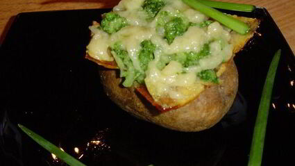 запеченный картофель с брокколи