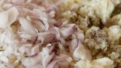 запеченный картофель с луком, сыром и сметаной