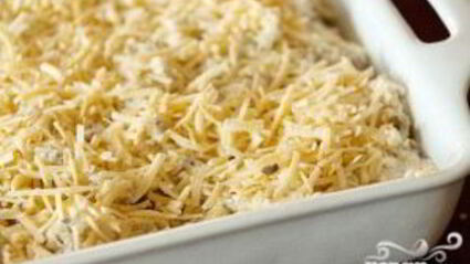 запеченный картофель с луком, сыром и сметаной