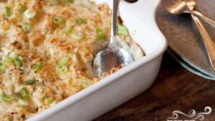 запеченный картофель с луком, сыром и сметаной