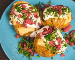 Запеченный картофель в духовке с сыром