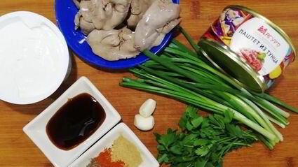 гедза с паштетом из тунца и куриной печенью