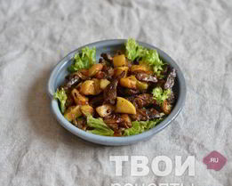 Говяжья печень с яблоками и луком