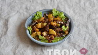 Говяжья печень с яблоками и луком