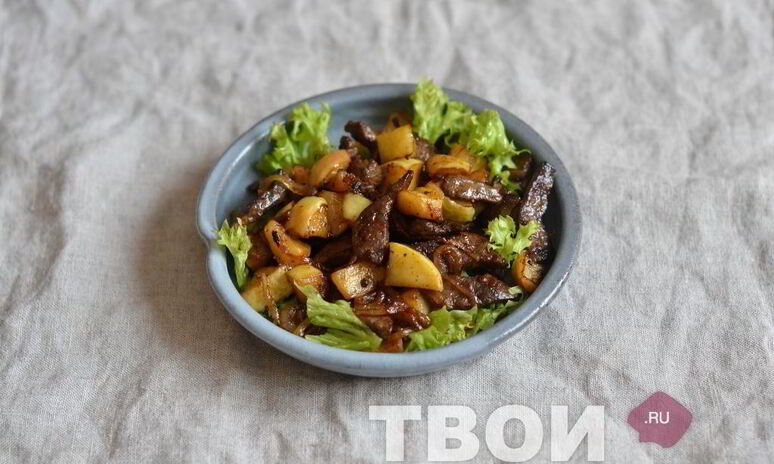 Рецепт говяжьей печени с яблоками и луком