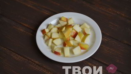 говяжья печень с яблоками и луком