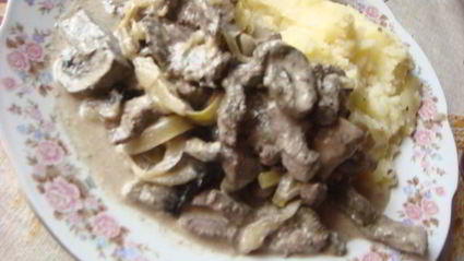 говяжья печень, тушеная с овощами