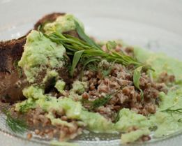 Говяжья печенка с гречотто и соусом из огурца