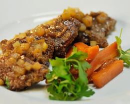 Говяжья печенка с морковью в яблочном соусе