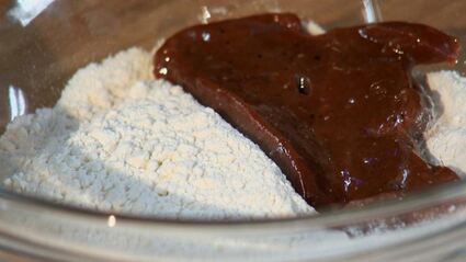 говяжья печенка с морковью в яблочном соусе