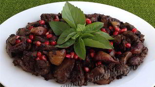 Куриная печень с инжиром и вином