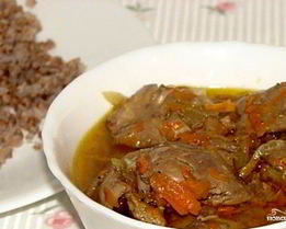 Куриная печень с луком и морковью