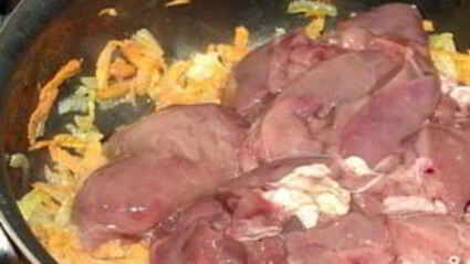 куриная печень с луком и морковью