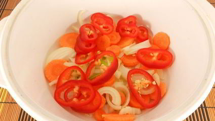 куриная печень с овощами в духовке