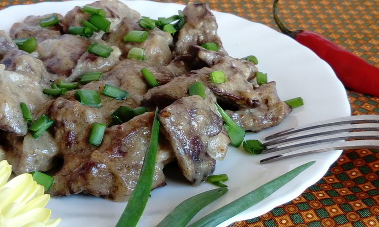 Рецепт куриной печени в сметанном соусе