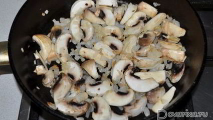 куриная печенка с грибами и белым вином