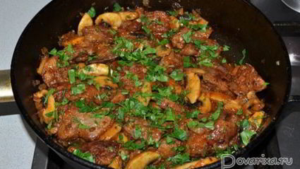 куриная печенка с грибами и белым вином