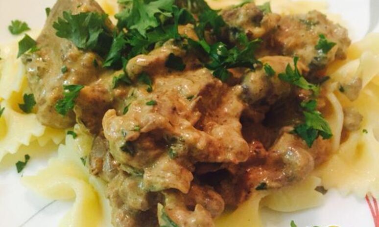 Рецепт куриных сердечек и печень, тушеные в сметане