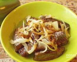 Печень говяжья с луком