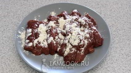 печень говяжья, тушеная в сметане