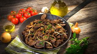 Печень говяжья, жаренная с луком