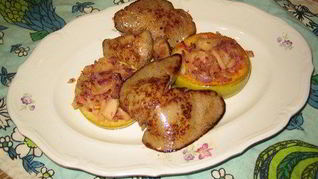 Печень кролика с яблочным чатни