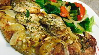 Печень с грибами под сливочным соусом