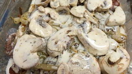 печень с грибами под сливочным соусом