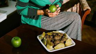 Печень с яблоками