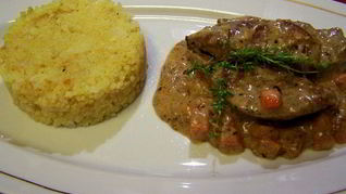 Печень свиная тушеная