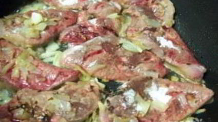 печень свиная тушеная