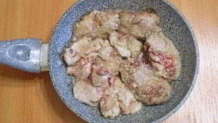 печень, тушеная в сметане