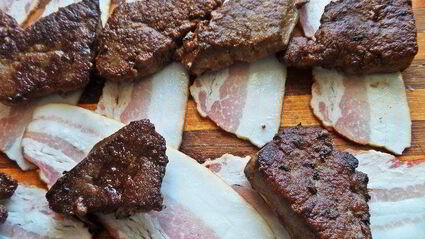 печень в беконе с картофелем