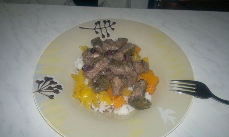 Рецепт печени в горшке с черной смородиной и белый рис с овощной поджаркой