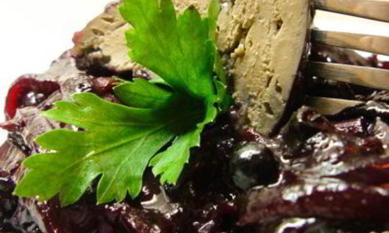 Рецепт тушеной куриной печени с черной смородиной