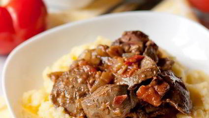 утиная печень с томатами и бальзамическим уксусом