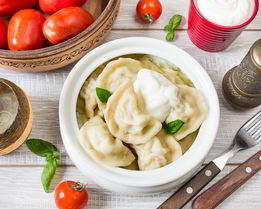 Домашние пельмени с курицей и копченой грудинкой